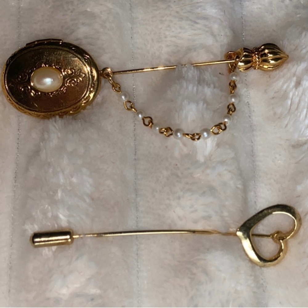 Set Of 2 Gold Tone Vintage Brooches - Locket & Open Heart Pins